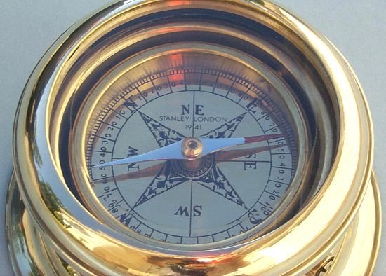 Stanley London Engravable Executive Brass Desk Compass In Wooden Box — Red  Carpet Telescopes